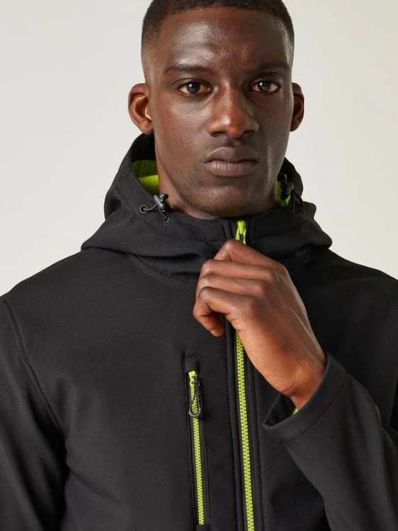 NAVIGATE 2 LAYER HOODED SOFTSHELL JACKET TRA705